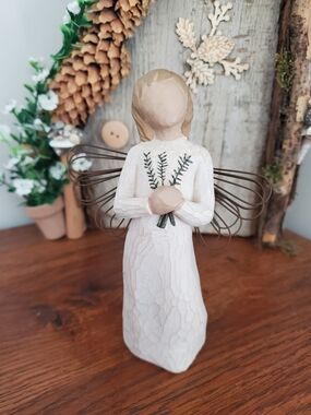 Willow Tree - Angel Of Remembrance 2001 - Girl Angel Holding Sprigs